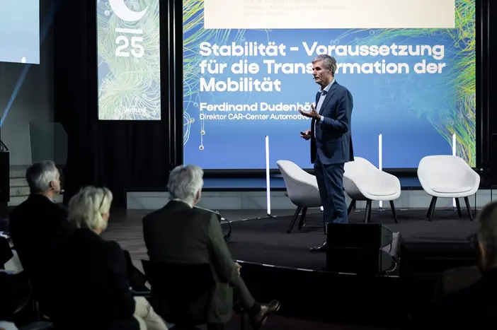 Ferdinand Dudenhöffer sprach über die Transformation der Mobilität. Foto Mirja Geh.