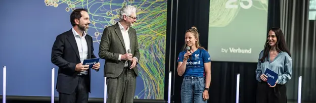 Das Moderationsteam mit Michael Strugl und Goldmedaillengewinnern Lara Tiefenthaler. Foto Mirja Geh.